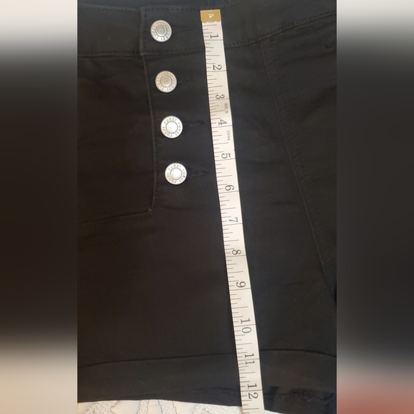 Black Shorts with buttons - Picture 5 of 5